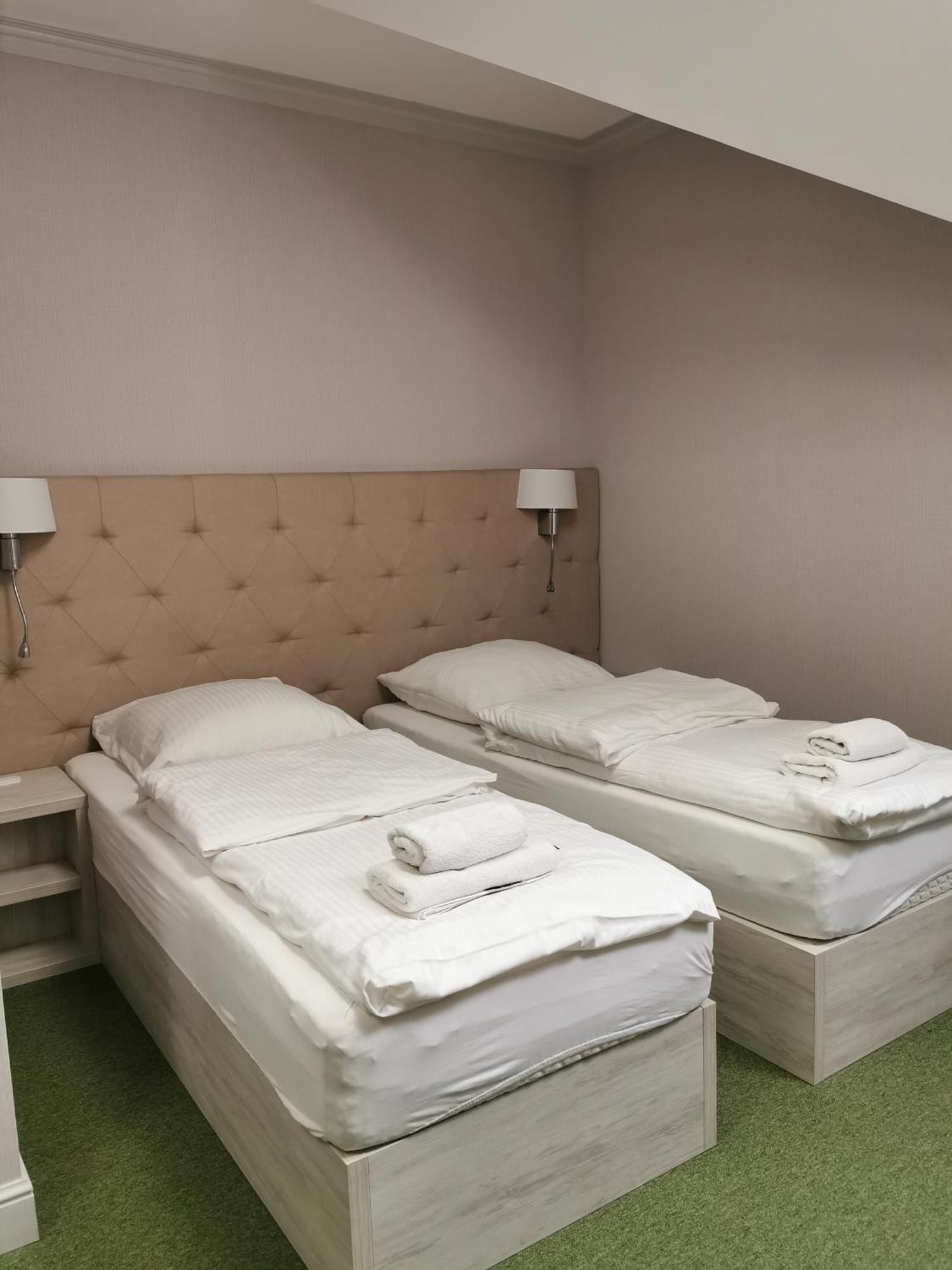 Rezydencja Pod Pieprzowkami Hotel Zalesie Gorzyckie Bagian luar foto